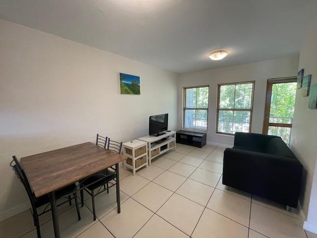 To Let 1 Bedroom Property for Rent in Sea Point Western Cape